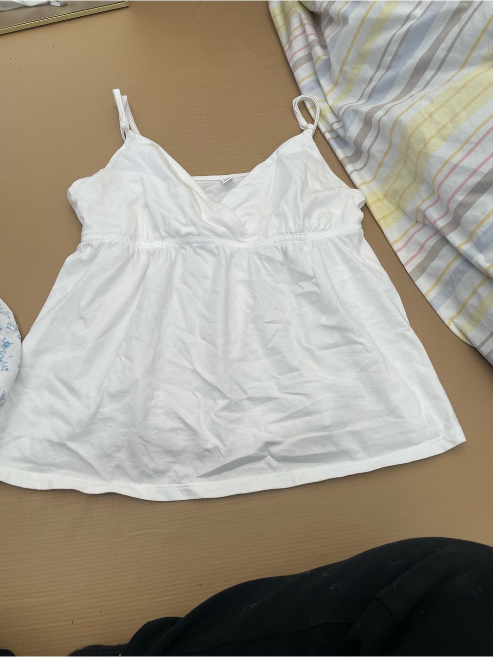 Uniqlo White Women's V-Neck babydoll top Camisole with Adjustable Straps